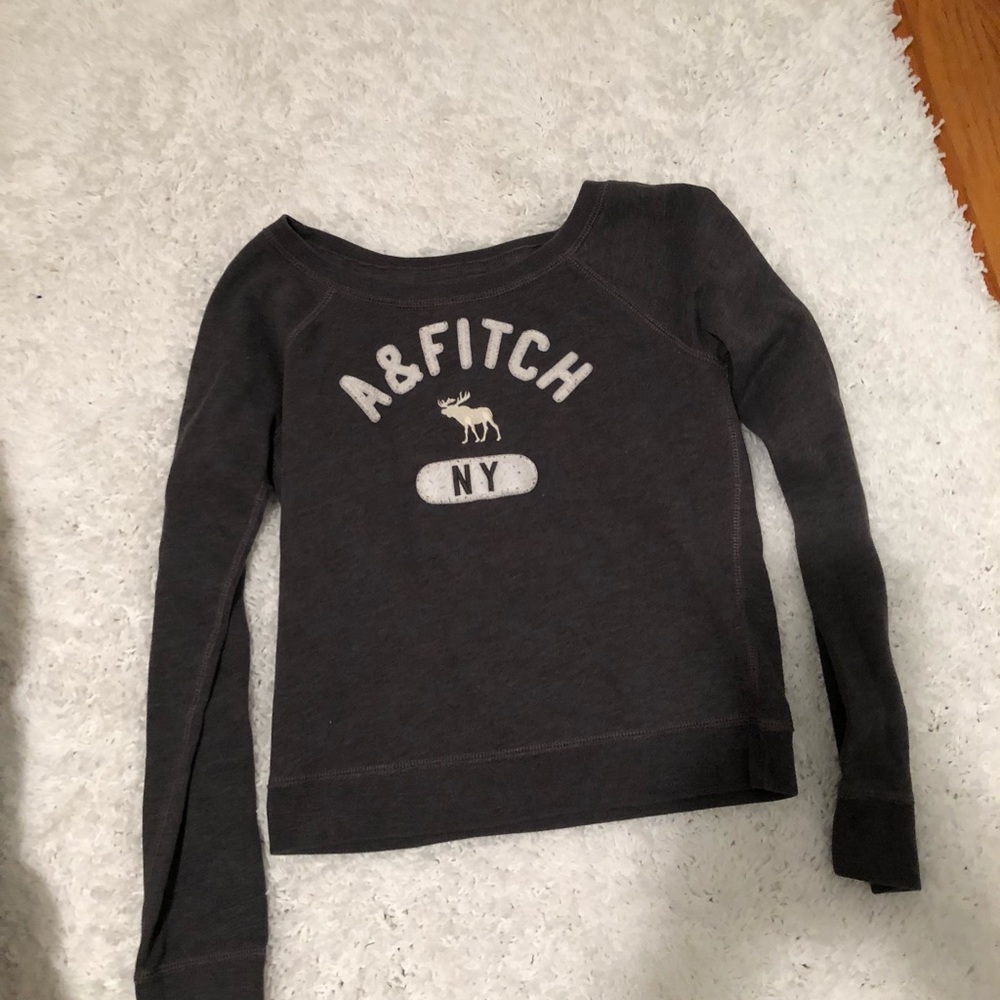 gray & white Abercrombie sweater